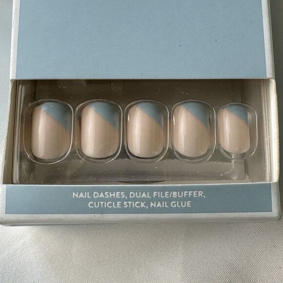 Red Aspen Press On Nails Something Blue Tal Short Square Manicure Kit - Picture 2 of 4